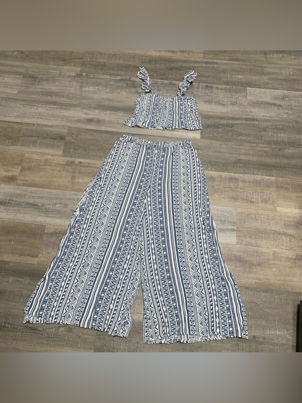 Kiwi + Punch 2 Piece Outfit Set Geometric Aztec Crop Top Wide-Leg Pants Size M